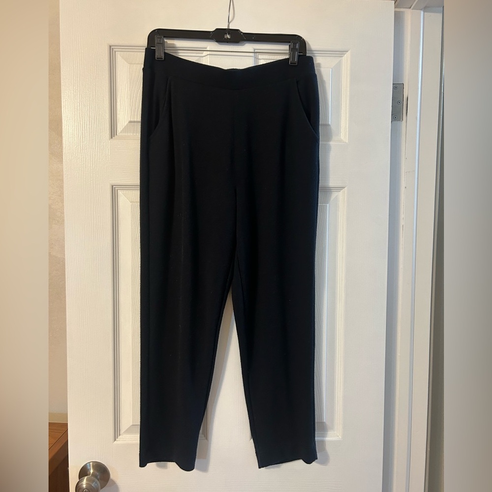 JESSICA SIMPSON | Black Capris Length Joggers in a Wide Leg